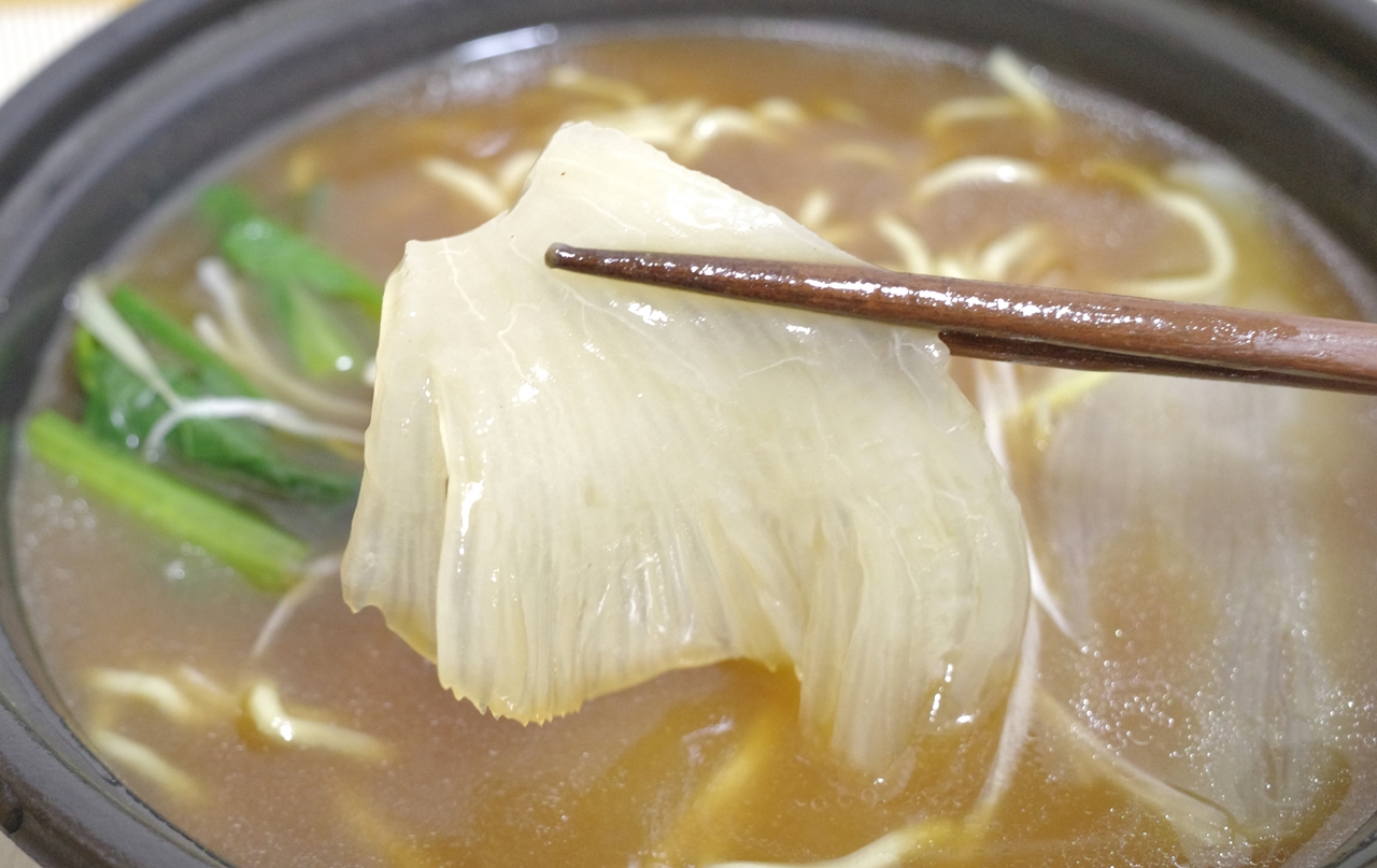 あんかけ仕立てのスープとフカヒレの相性はまさに鉄板！　日本有数のフカヒレ産地である気仙沼で加工したものなので大きさ、食感ともに良好！
