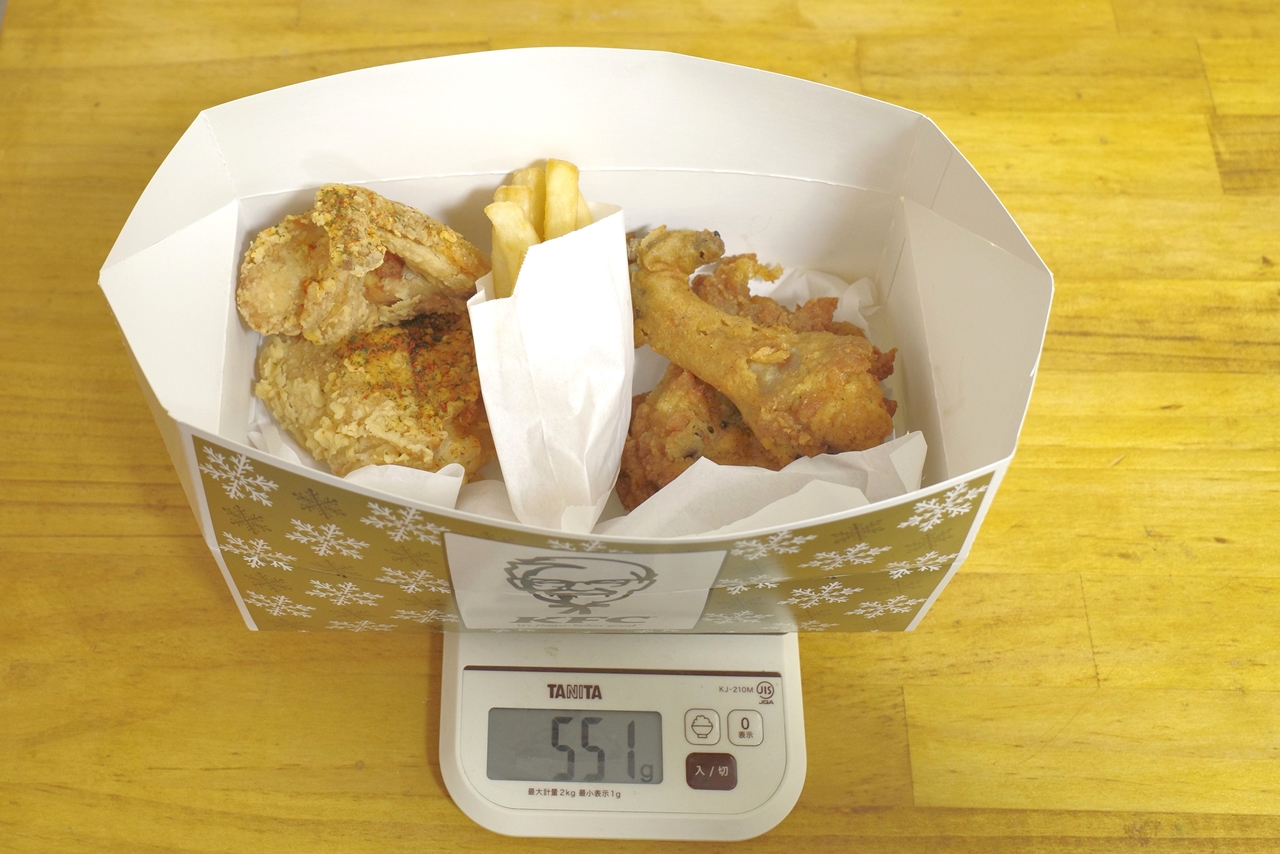 容器込みの「食べ比べ4ピースパック」の総重量は551g