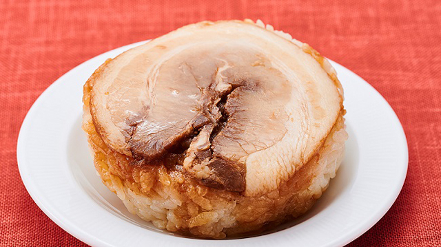 税込322円ででっかいショートケーキをひとり占め ローソンストア100から 苺のショートケーキ 発売 とんこつチャーシューおにぎり 棒豆大福 4個 も ネタとぴ