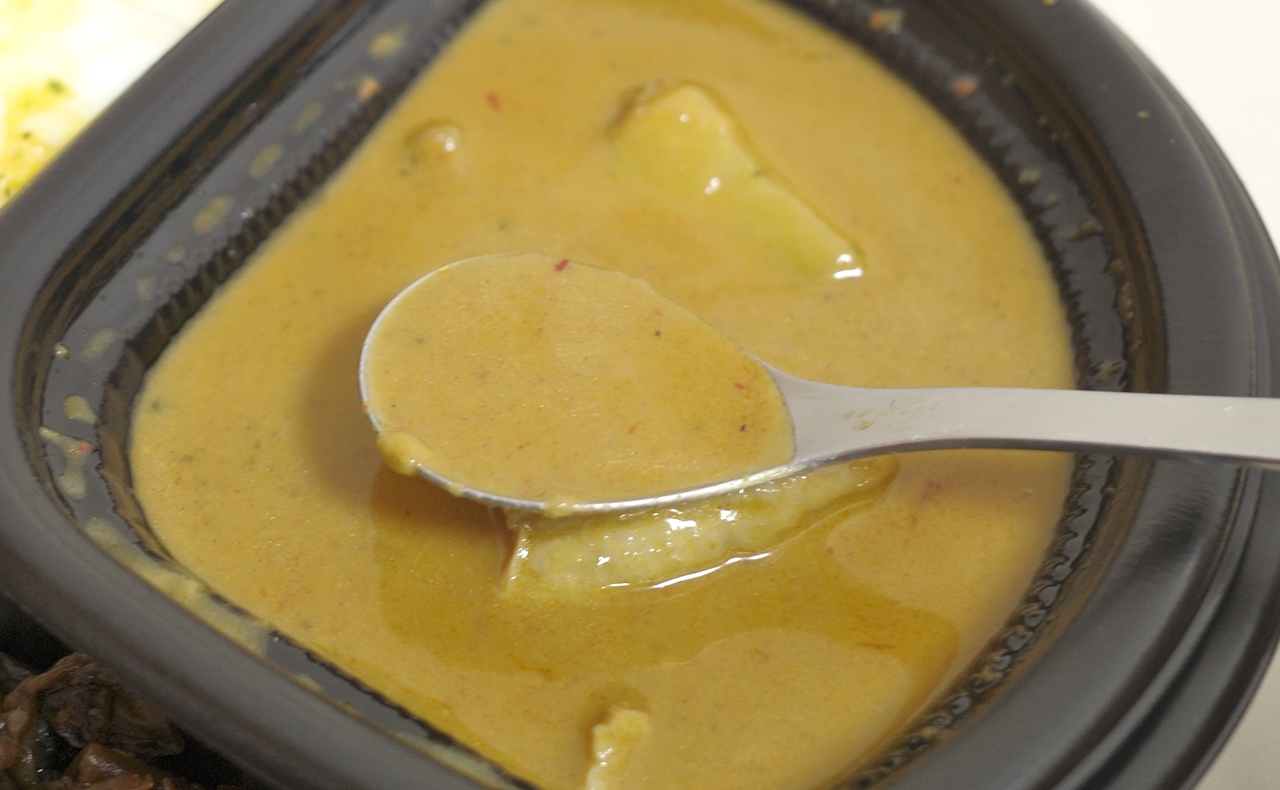 2辛版マッサマンカレーのカレールーは甘味を押しのけるように、旨味、塩気、辛味が鮮明に感じられます！
