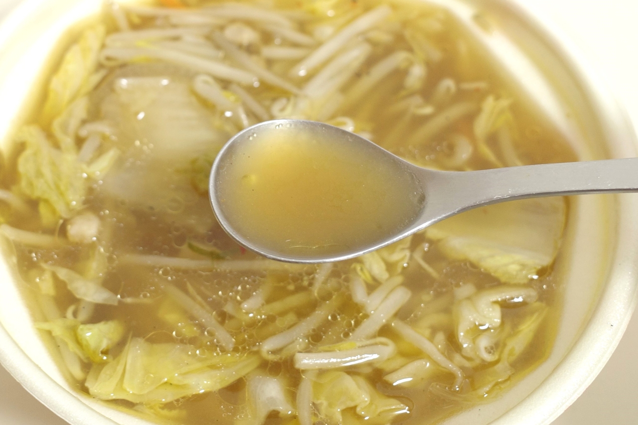 スープは旨味、塩気、辛味の塩梅グー！