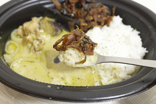 食レポ マイカリー食堂で グリーンカレー 鶏肉や野菜がごろごろっと入って食べごたえバッチリウマウマ 松屋 松のや併設店でもどうぞ ネタとぴ