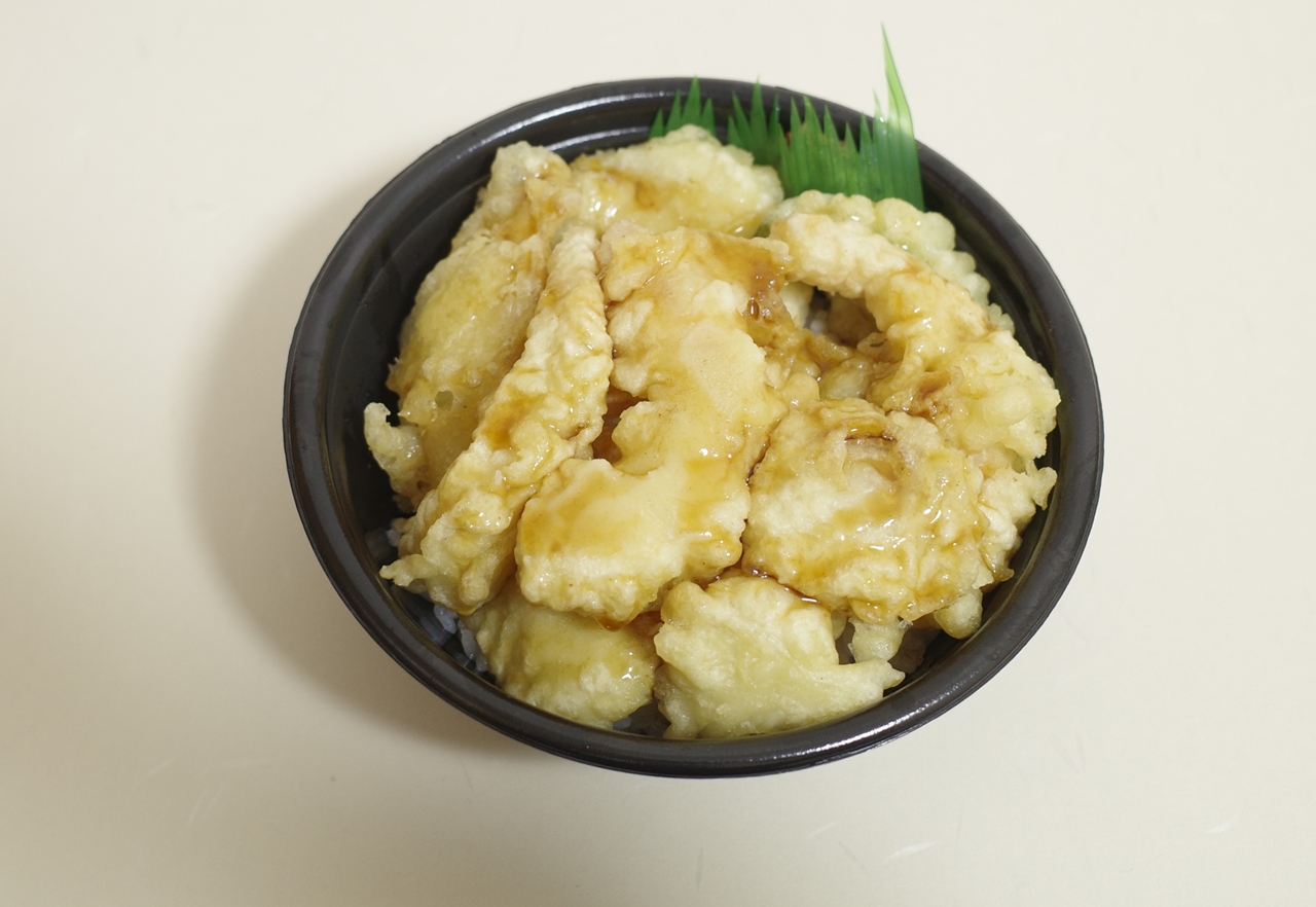 天ぷら全体にタレをまぶし終えたタイミングで食事開始！