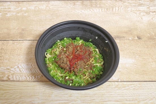 食レポ ガスト 初夏のご当地麺 フェアで 旨辛汁なし担々麺 を食す 旨味あふれる肉味噌 花椒 麻辣油の辛味 半熟玉子のコクでウマさ炸裂 ネタとぴ