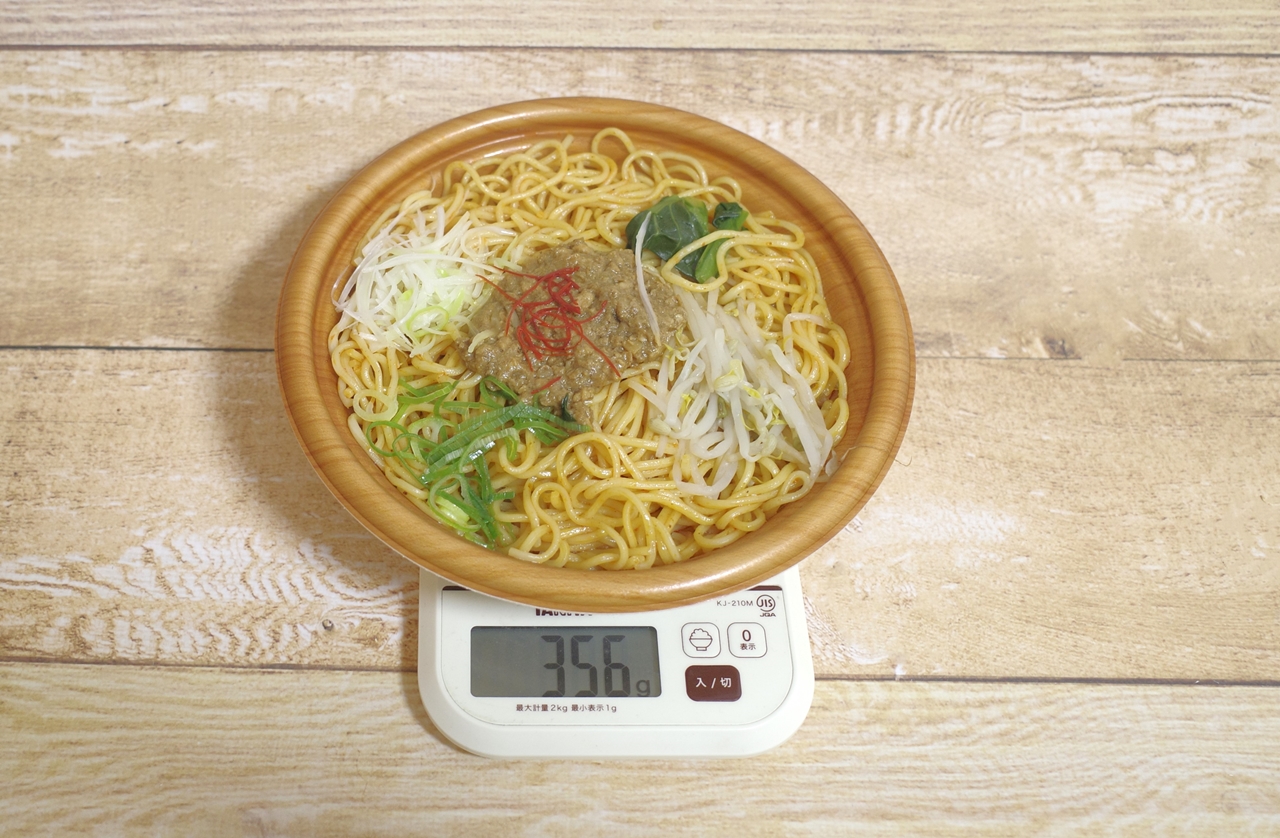 容器込みの「汁なし担々麺」の総重量は356g