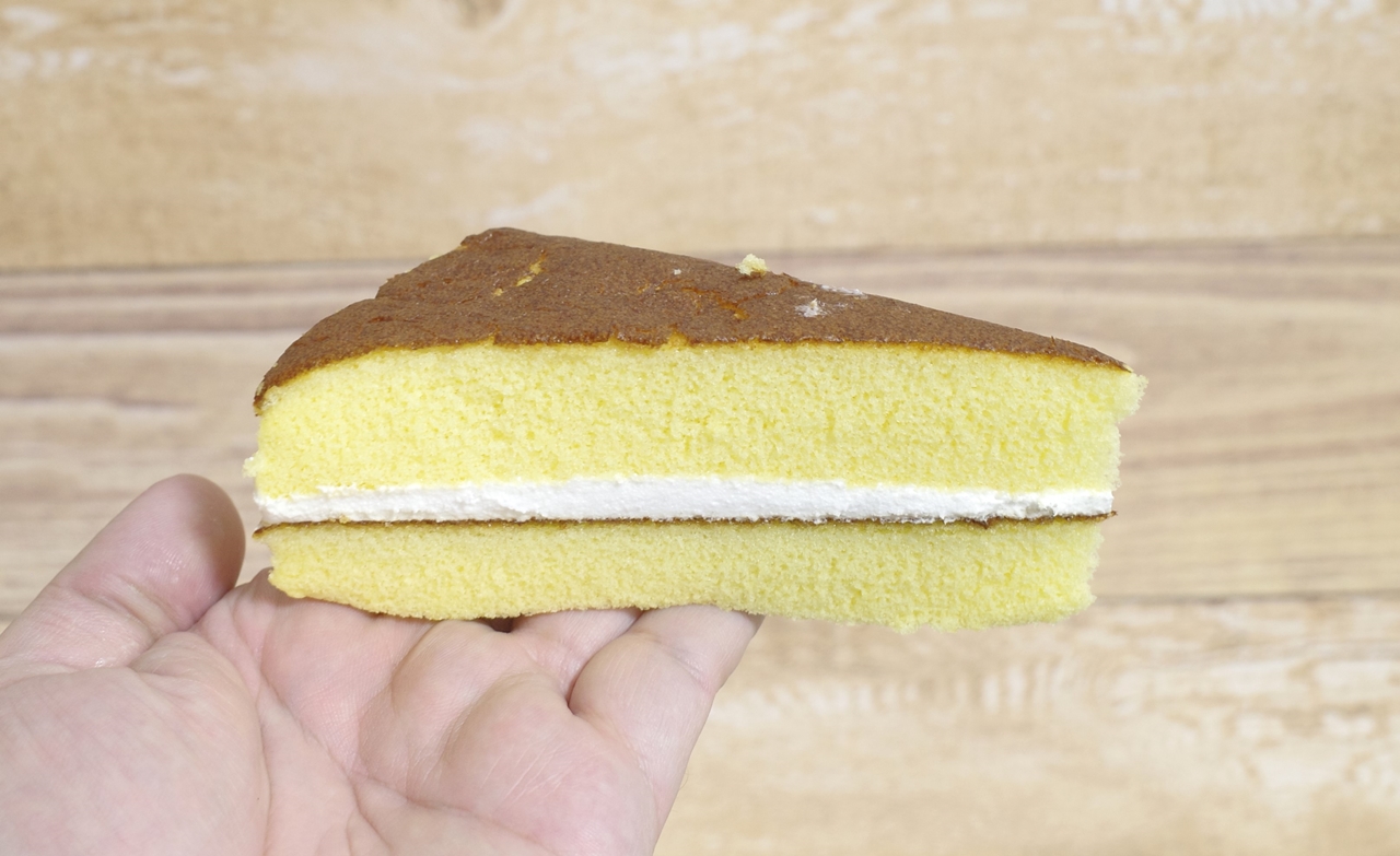 「ふわふわカステラケーキ　2個入」は、カステラケーキの軽やかな食感と、コク、甘味ともに強強な生クリームがマッチしてウマー！