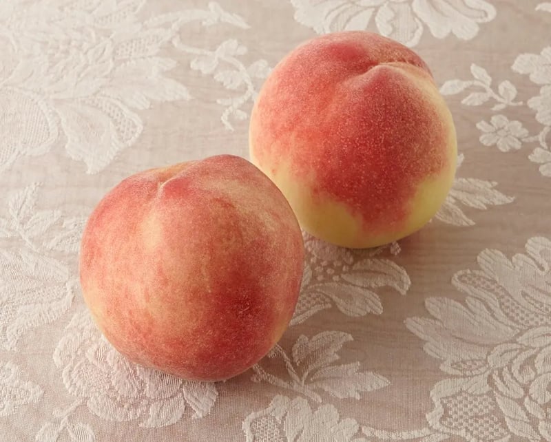デニーズの桃は、山梨県や福島県など国内の代表的な生産地の中でも状態の良いものが産地リレーで届けられるそう