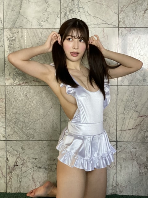 雪平莉左 200部限定アザーカット写真集