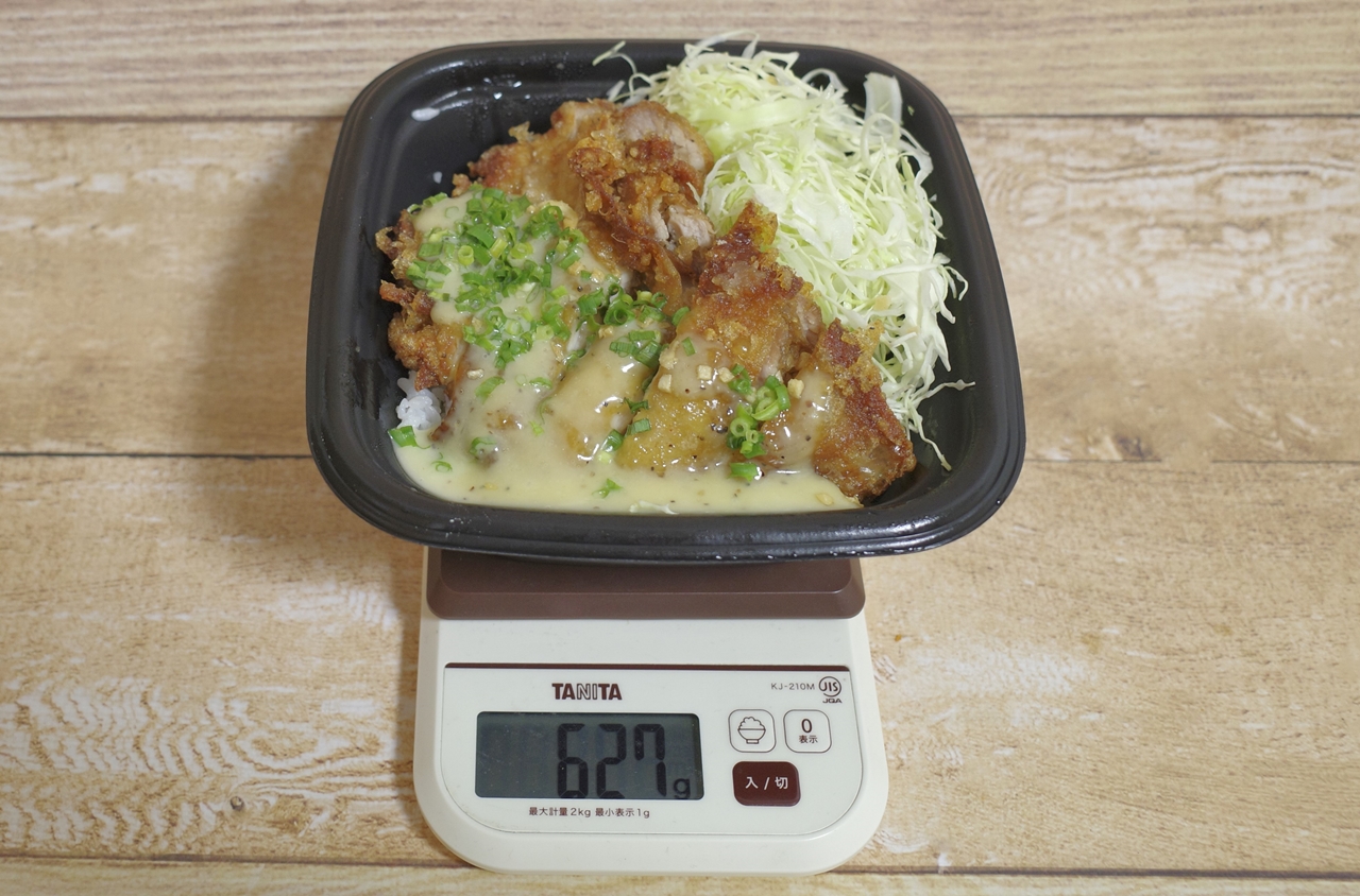 容器込みの「ガリマヨ丼（ご飯大盛）」の総重量は627g