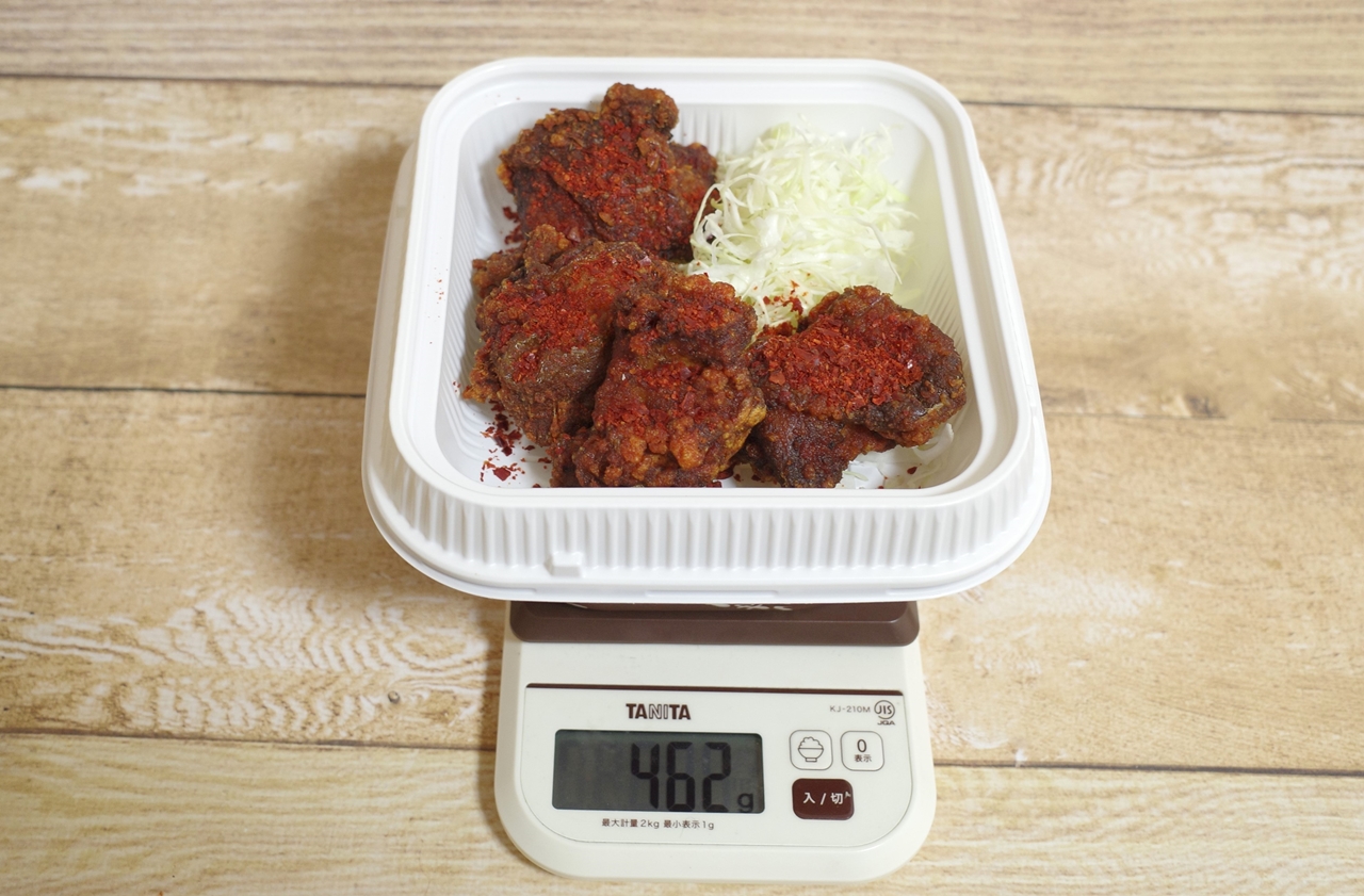 容器込みの「赤カリからあげ定食」の総重量は462g