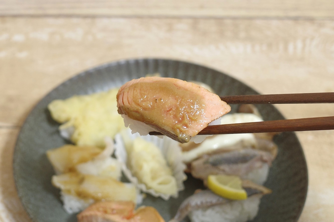 「ちゃんちゃん炙りサーモン」は、酢飯を野菜に置き換えたら、ズバリ「ちゃんちゃん焼き」な味！