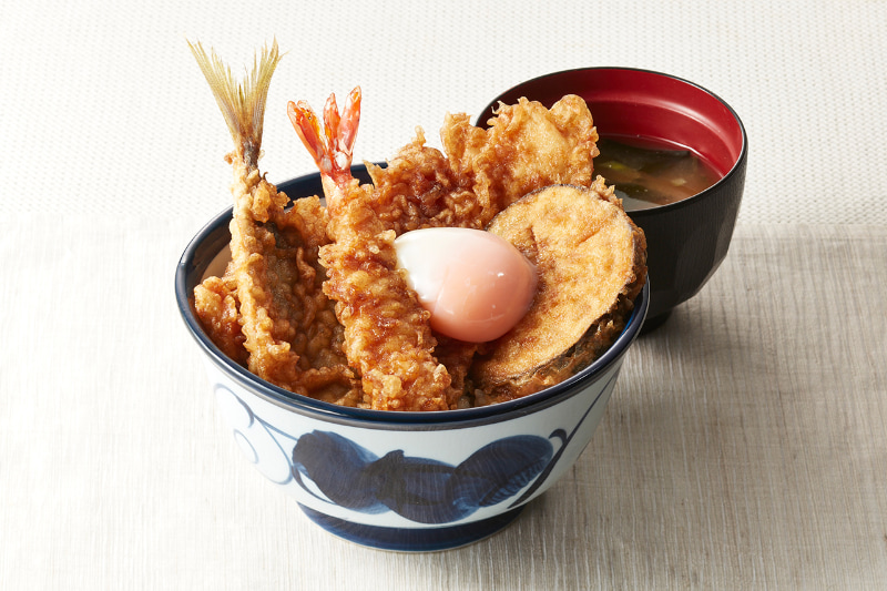 たれづけ夏の特丼 半熟玉子付き 890円(税込)