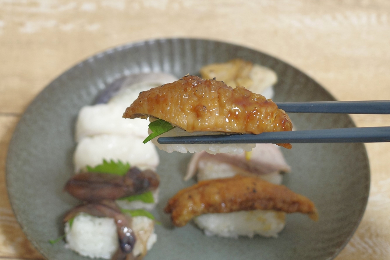 「北海道産蒲焼さんま」。特濃なウマのさんま蒲焼に大葉と酢飯がマッチしてめちゃウマ！
