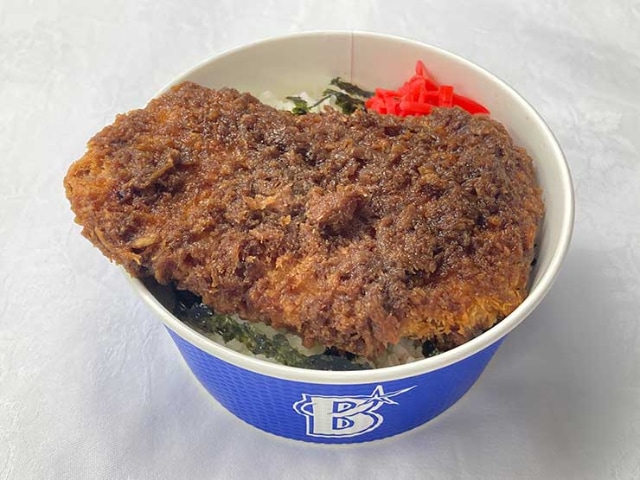 横浜denaベイスターズが器からはみ出るほどの 絶対勝つぞ でっかいカツ丼ベイスターズ をクライマックスシリーズ第1 2戦で販売 行こう 日本シリーズ の気持ちを込めて税込1 500円 ネタとぴ