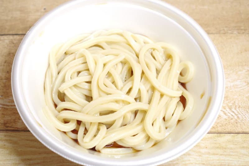 うどん全体が茶色く変化したら食べ頃！