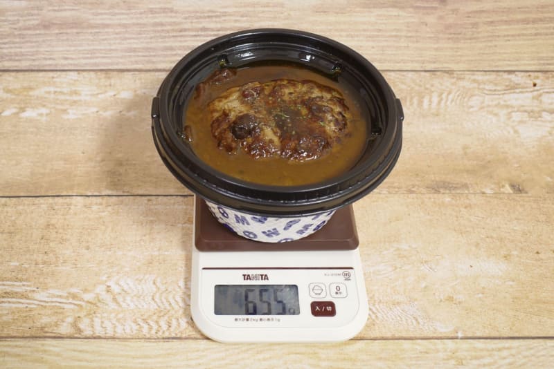 容器込み込みの「黒毛和牛入り粗挽きハンバーグのビーフシチューライスセット(ご飯特盛)」の総重量は655g