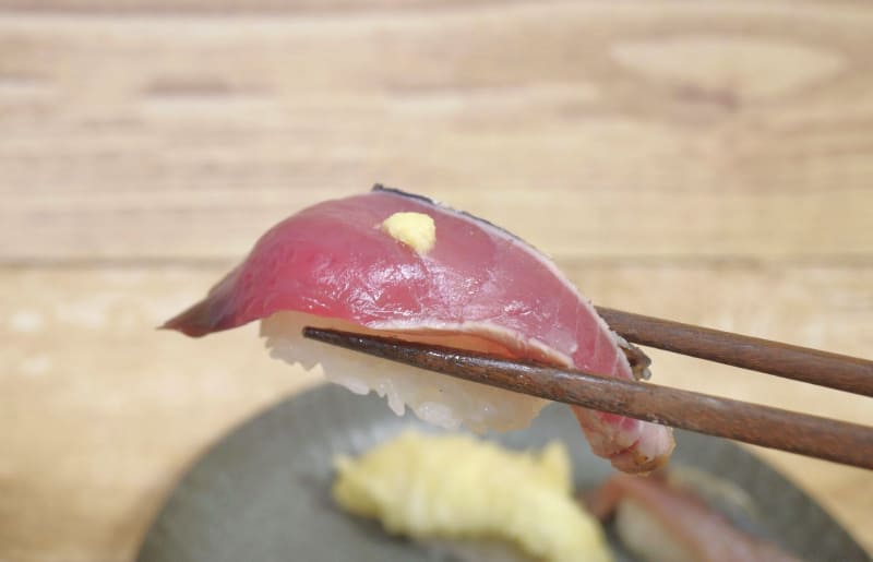 「鹿児島県産藁焼き鰹たたき」は、脂の旨味が鮮明に感じられながらも、後味が軽やかな点が吉！