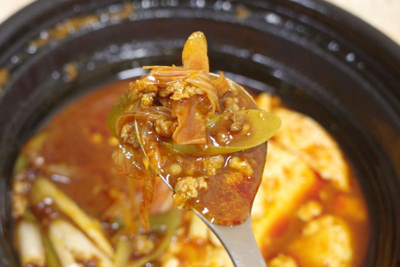 スープの味は麻婆豆腐風ですが、とろみがなないので「純豆腐」らしさも残っています！