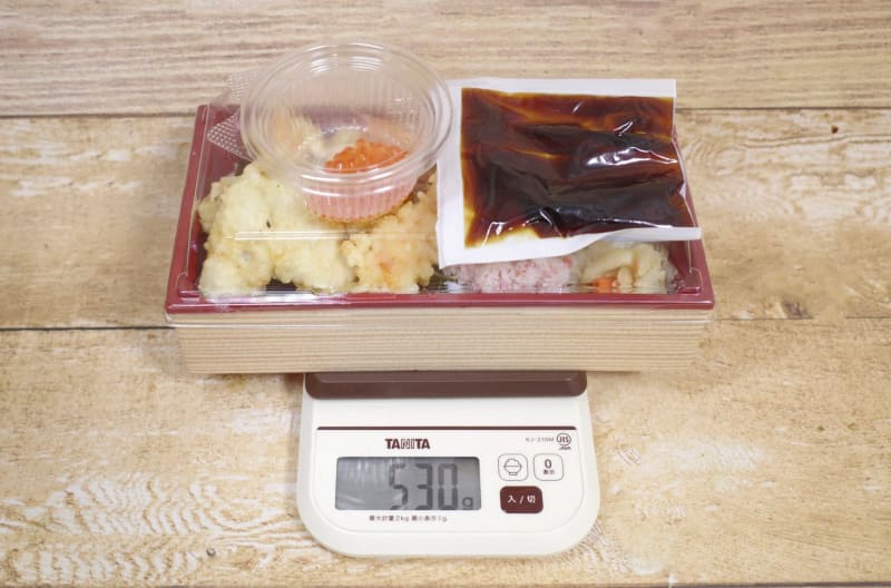 容器とタレ込みの「冬の贅沢天丼」の総重量は530g