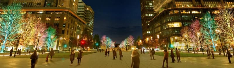 東京駅丸の内中央広場から行幸通りを見たライトアップイメージ