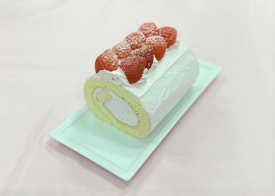「迎春　苺のロールケーキ」1,058円(税込)、サイズ：約11cm