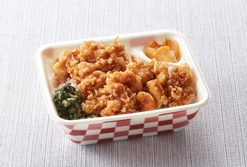 「たれづけ海鮮天丼(お新香付き)」テイクアウト890円(税込)デリバリー1,200円(税込)、「たれづけ海鮮天丼弁当(お新香付)＋冷小そばまたは小うどん」デリバリー1,550円(税込)