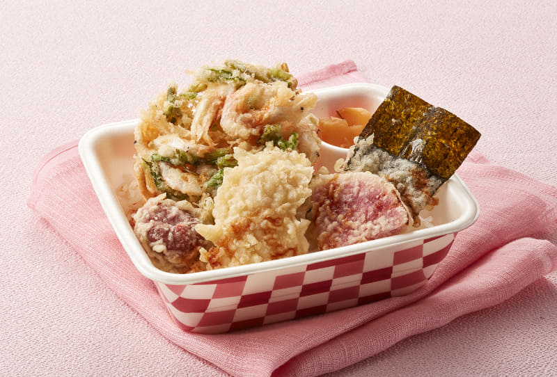 「早春天丼(お新香付き)」テイクアウト890円(税込)デリバリー1,200円(税込)、「早春天丼弁当(お新香付)＋冷小そばまたは小うどん」デリバリー1,550円(税込)