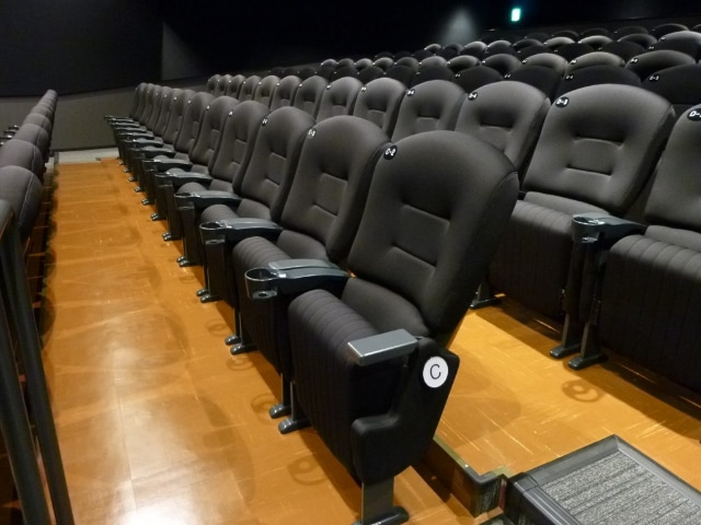 池袋HUMAXシネマズの中古「映画館の椅子」9,999円が本日19日(木