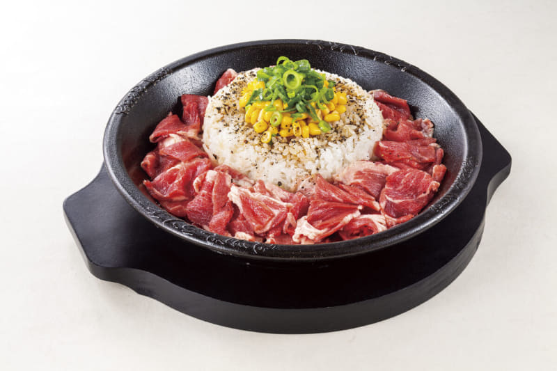 「お肉たっぷりビーフペッパーライス」980円（Mサイズ）1,080円（Lサイズ）