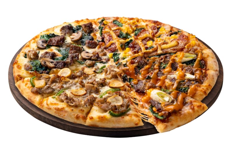 「肉ピザ・クワトロ」デリバリーSサイズ3,000円～、Mサイズ3,599円～、Lサイズ4,250円～