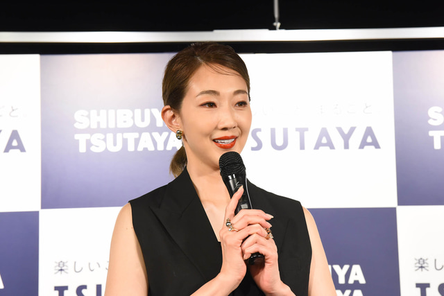 元宝塚歌劇団星組トップ・紅ゆずるが鍛え上げた肉体美をセクシー、妖艶に… 芸能生活20周年写真集「悪い女 A Bad Woman」発売記念会見