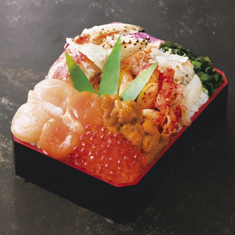 「かに食べ比べ海鮮盛り弁当」3,348円(税込)