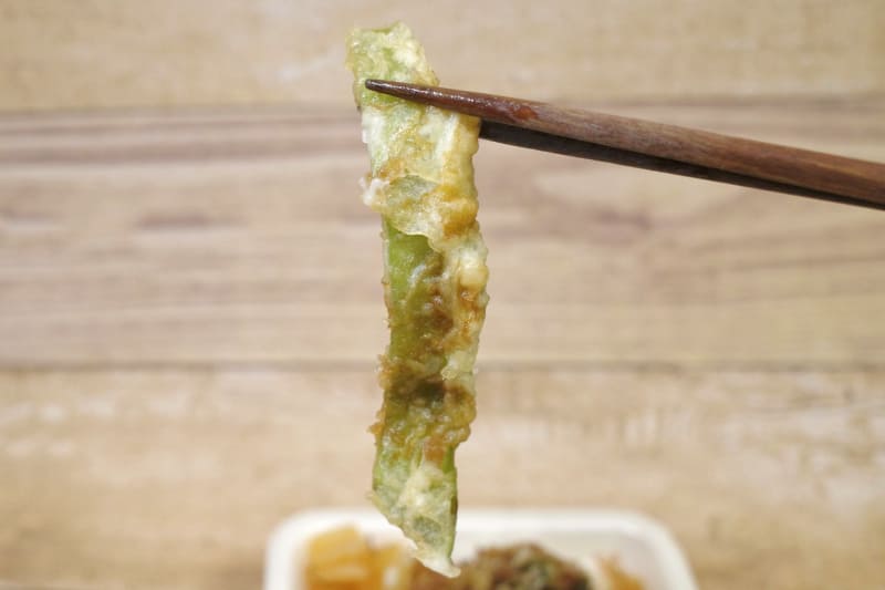ひらさやいんげん天は天ぷらあるあるな油っこさが無く、食事の後半でつまむのを推奨！
