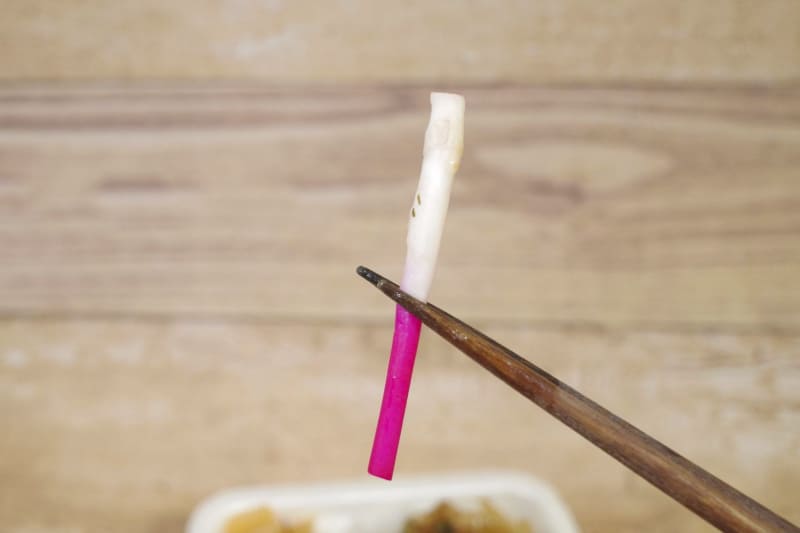 漢字にすると紅白矢生姜と書く紅白はじかみは、矢のように鋭い酸味と辛味が特徴的！