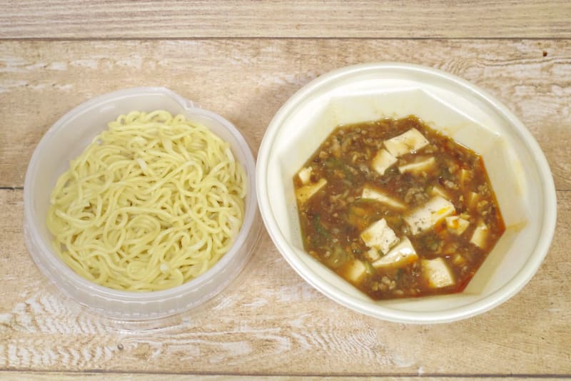 「麻婆麺」は、麺と麻婆豆腐の容器が分かれているので、自宅でも麺が伸びにくいのが吉！
