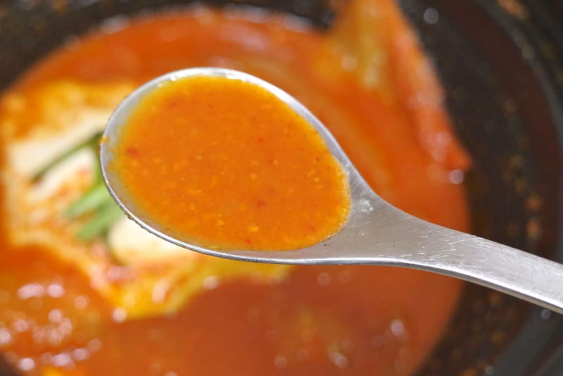 辛さ普通にしたスープは塩気、旨味、甘味、辛味が順々に効いて味のバランスグー！