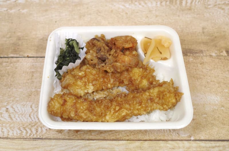 「たれづけ 大江戸天丼弁当(お新香付)」には、イートイン版には付属しないたくあんがついています！