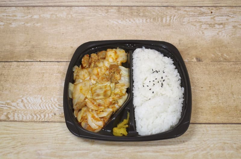 「豚ハラミ唐辛子味噌炒め弁当～博多鉄板焼肉風～」は、おかずもご飯もモリモリ！