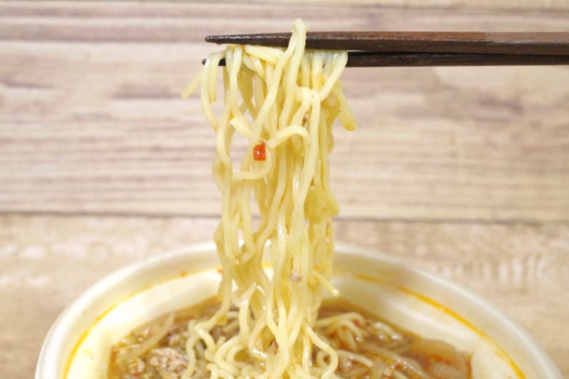 細くモチモチな麺は、辛旨なスープとの親和性が高め！