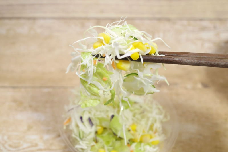 6種類の野菜を使用したサラダで食事をFINISH！