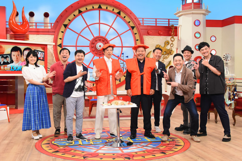 左から、中島めぐみさん（関西テレビアナウンサー）、月亭八光さん、月亭方正さん、130R（板尾創路さん、ほんこんさん）、メッセンジャーあいはらさん、東野幸治さん、シャンプーハット（恋さんさん、てつじさん）