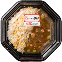 「赤坂四川飯店監修 酸辣炒飯(サンラーチャーハン)」645円(税込)