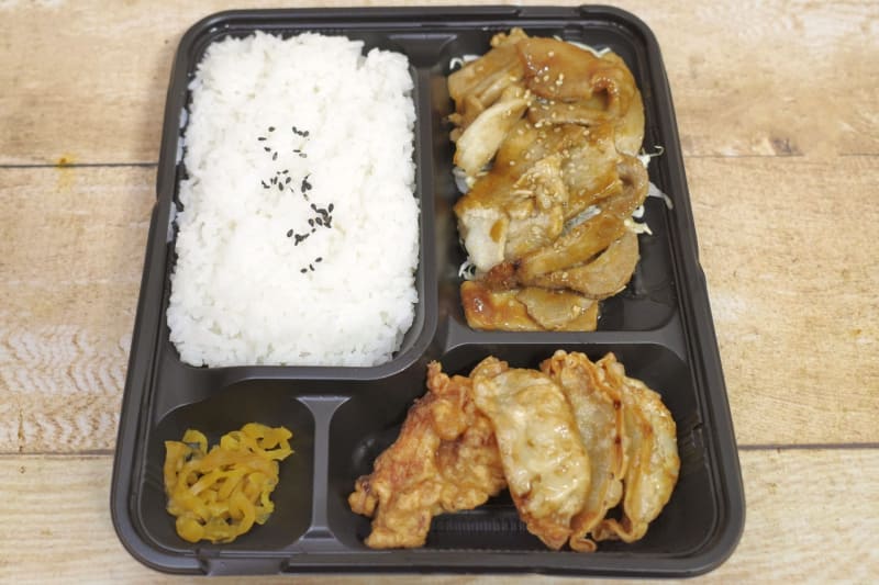 「スタミナ旨辛だれ豚弁当」に投入されたおかずは全5種類！