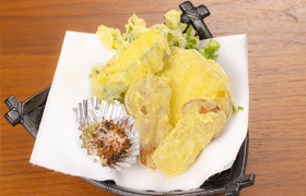 「松茸と秋野菜の天ぷら 418円(税込)