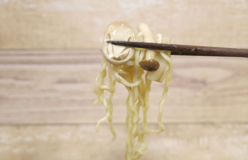 ふくろ茸、ぶなしめじ、エリンギ、麺の組み合わせで食事をFINISH！