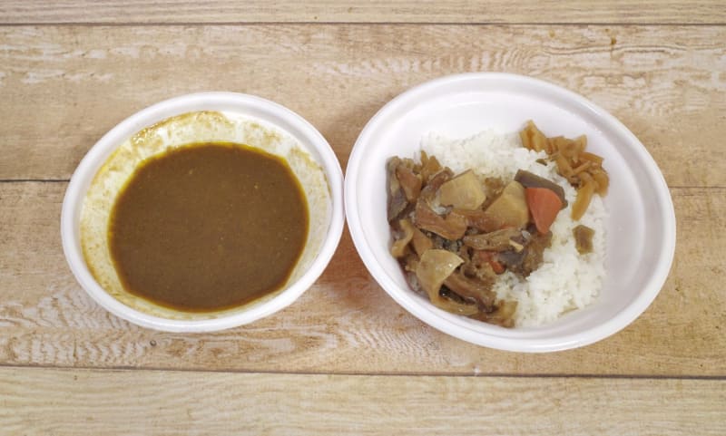 「和風ぼっかけカレー」は、カレールーの容器とご飯+具の容器が分かれています！