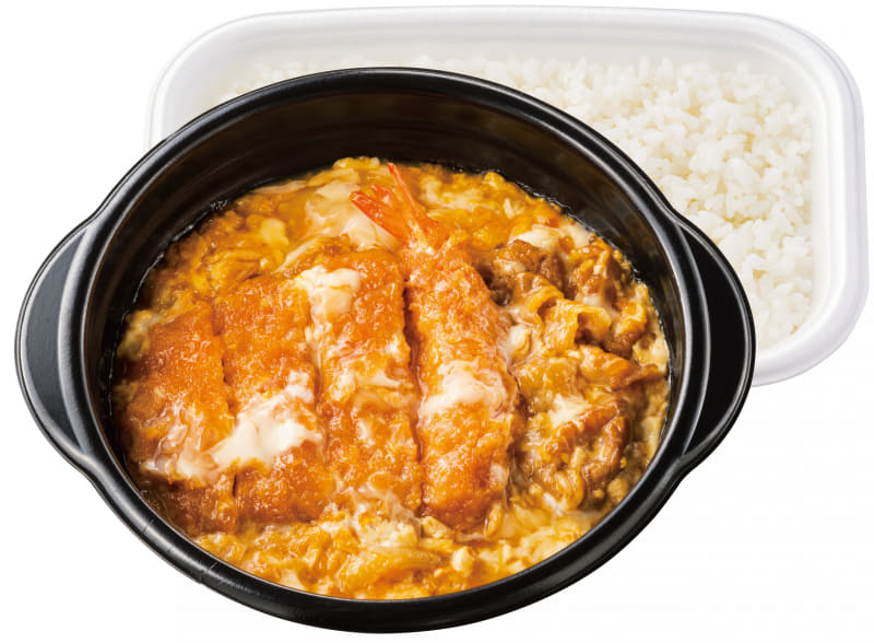 「とんかつ・エビフライ・牛肉の たまごたっぷりミックスとじ弁当」690円(税込)1,029kcal