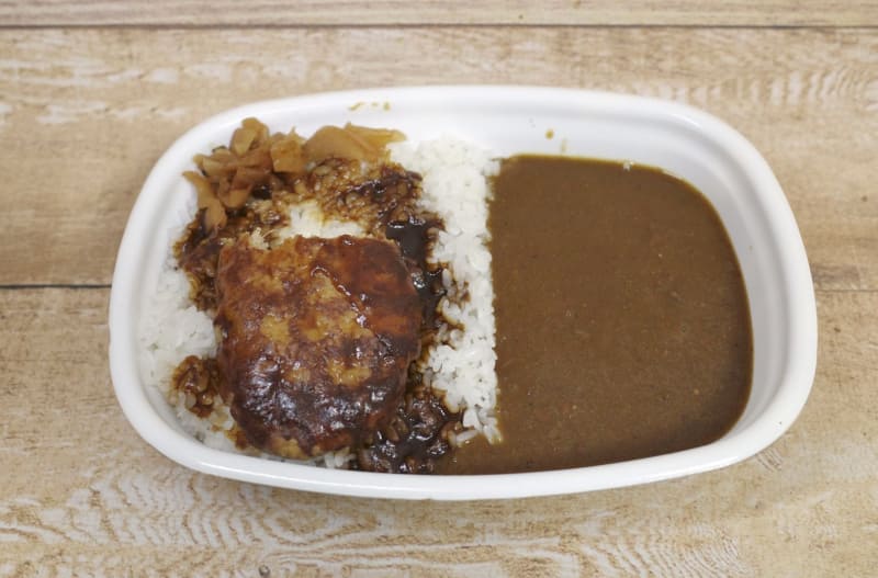 カレールーを注いで食事第二ラウンド開始！