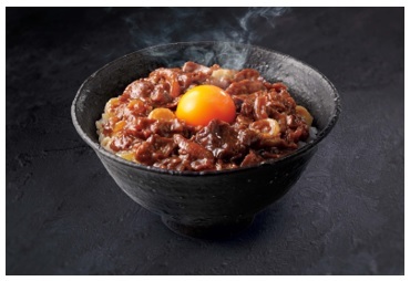 「冷凍 完全メシ 三ツ星 牛すき焼丼」526kcal、たんぱく質21.0g、脂質13.1g、炭水化物77.7g (糖質69.3g、食物繊維8.4g)、食塩相当量2.2g