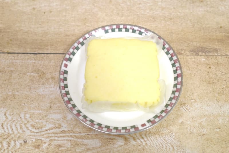「濃い味チーズケーキ」は、少し薄めの蒸しパンを連想させるフォルム！